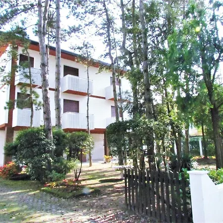 Amazing In Caorle With Communal Pool דירה